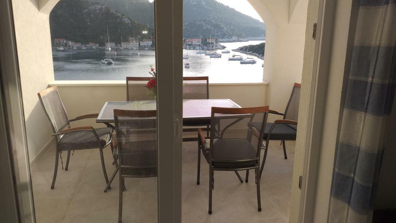 Apartment Zaklopatica Lastovo Exterior foto