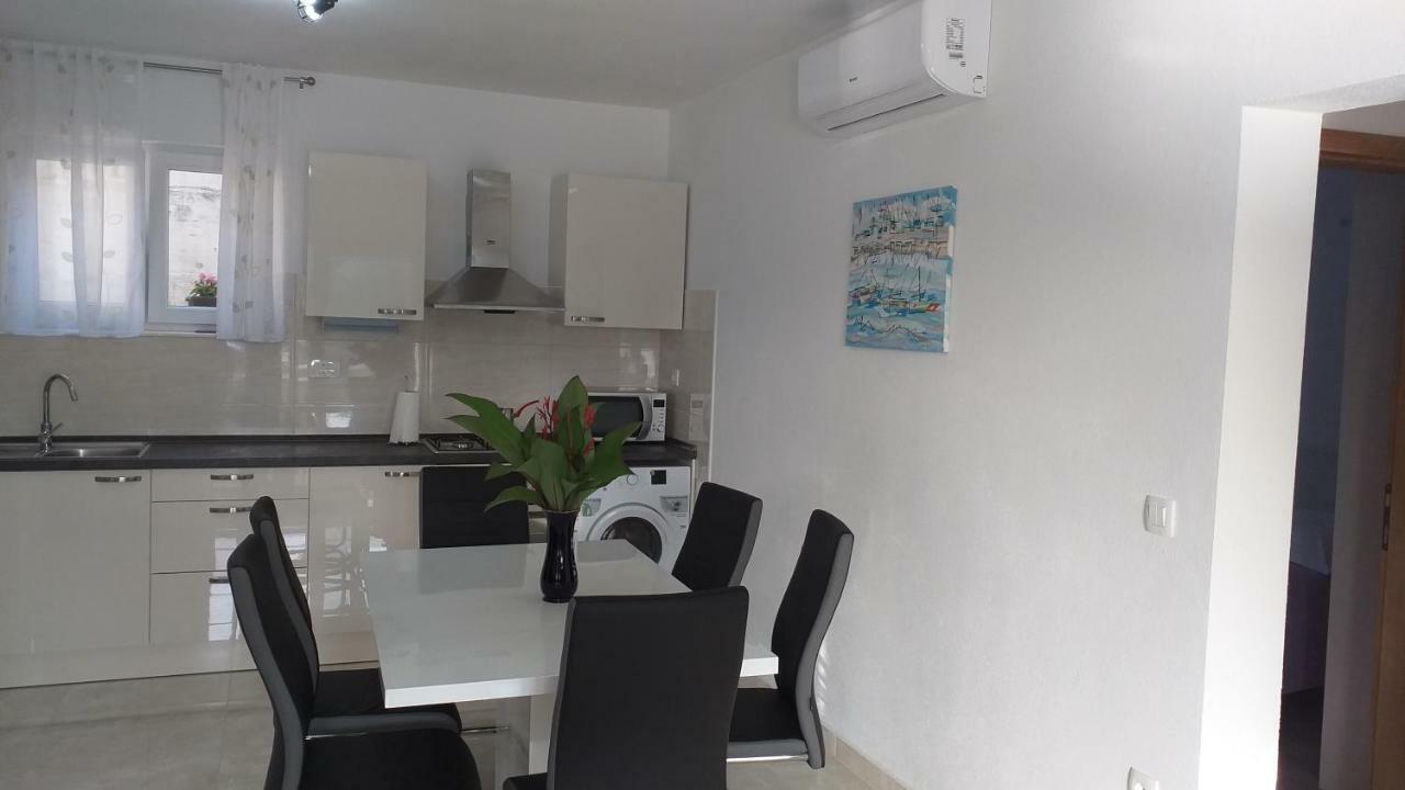 Apartment Zaklopatica Lastovo Exterior foto
