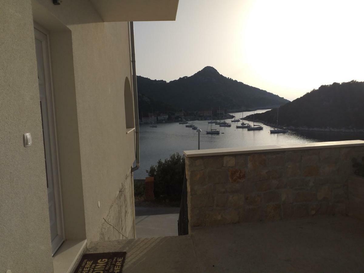 Apartment Zaklopatica Lastovo Exterior foto