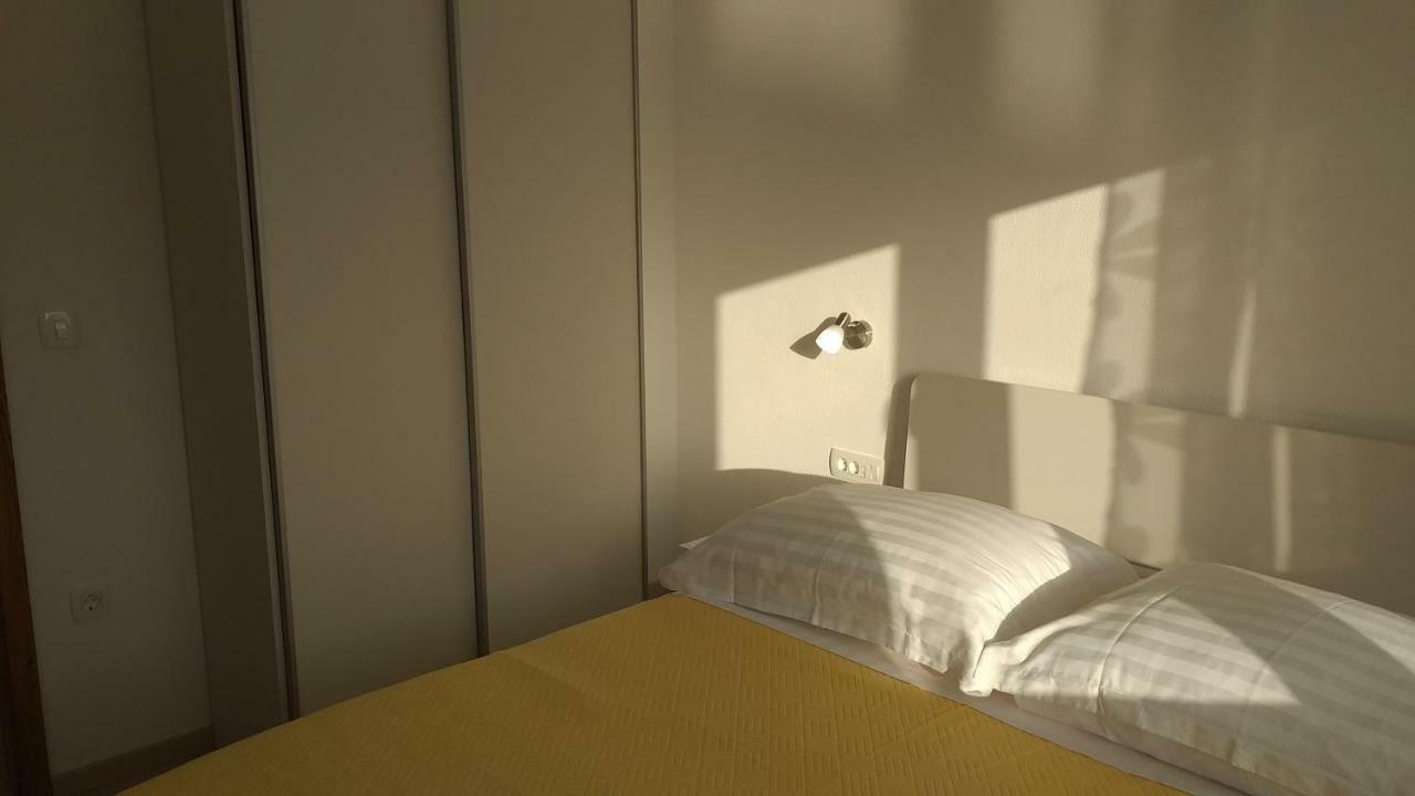 Apartment Zaklopatica Lastovo Exterior foto